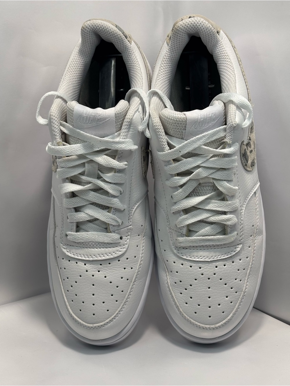 Nike Women’s Size 7 Court Vision Low White Sneakers Leopard Swoosh FJ5437-133 - Picture 6 of 11